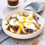 Desayuno con Huevo, Champiñones, Patatas y Yogurt