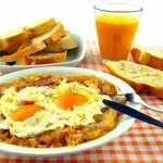 Desayuno con Huevo, Patatas y Pan