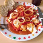 Desayuno con Pimientos, Cebolla y Salsa de Tomate