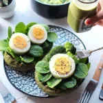 Desayuno Saludable con Espinacas, Aguacate, Brócoli y Pan