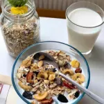 Desayuno Saludable con Yogurt y Frutos Secos