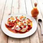 Receta de Desayuno con Huevo, Pimientos, Patatas y Salsa de Tomate