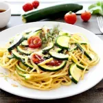 Receta de Espaguetis con Calabacín, Tomates y Espárragos